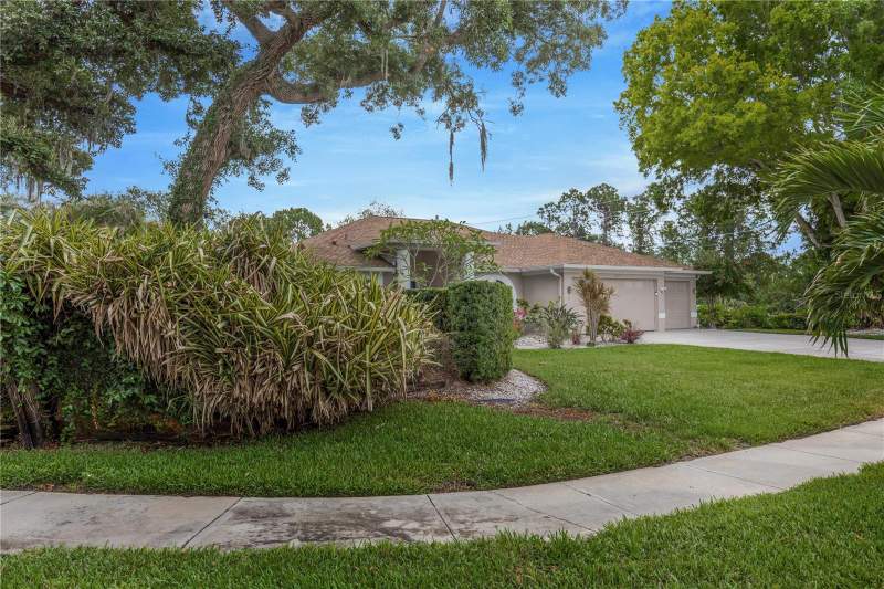 4 bedroom Single Family Residence at 727 Hidden Lake Drive, Whitcomb Place, Tarpon Springs — photo 3