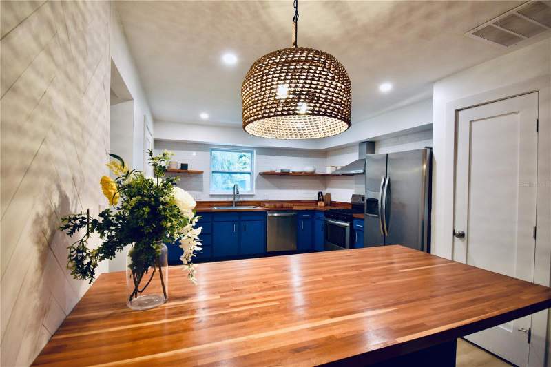 3 bedroom Single Family Residence at 2000 SW 11th Terrace, Kirkwood West Clinch Grnt, Gainesville — photo 3