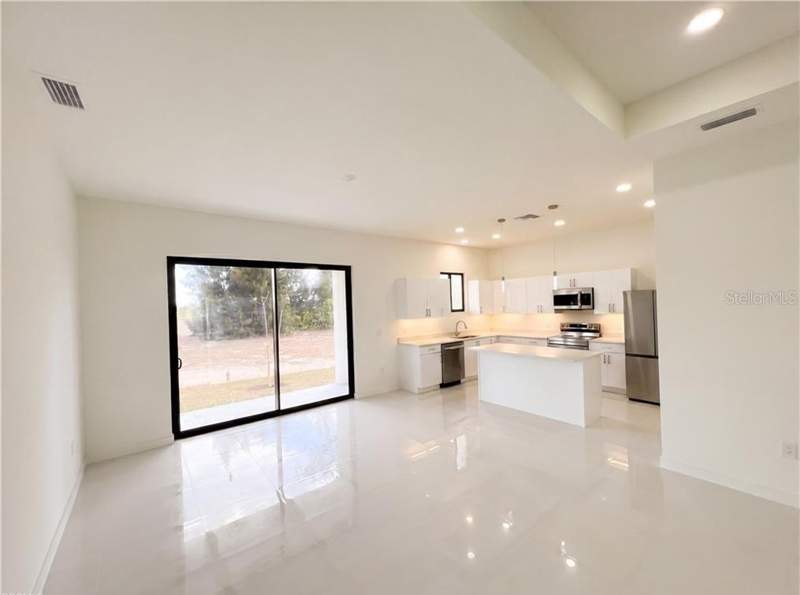 4 bedroom Single Family Residence at 2113 NW 41st Avenue, Cape Coral, Cape Coral — photo 2