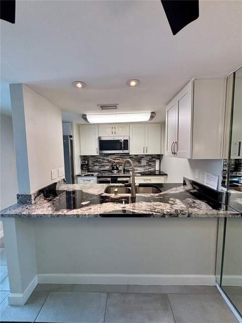 179 Medallion Boulevard #E, Madeira Beach FL - photo 6 of 36