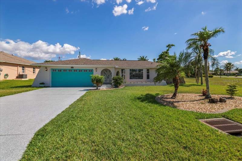 3 bedroom Single Family Residence at 206 SE 45th Terrace, Cape Coral, Cape Coral — photo 2