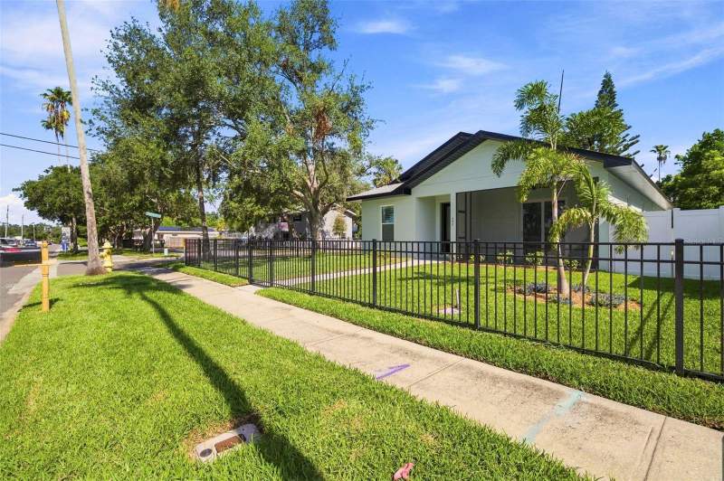 3 bedroom Single Family Residence at 502 Beltrees Street, Highland Park 1st Add, Dunedin — photo 5