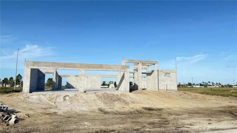 3 bedroom Single Family Residence at 324 NW 31st Place, Cape Coral, Cape Coral — photo 1