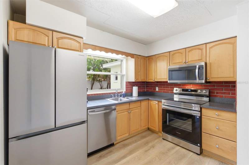 2 bedroom Single Family Residence at 10651 125th Avenue, Esquire Estates, Largo — photo 2