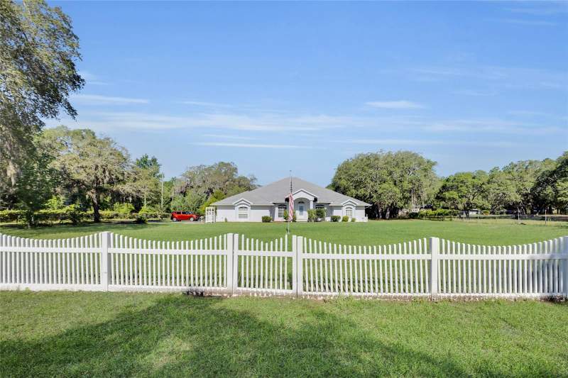 4 bedroom Single Family Residence at 5260 SW 176th Avenue, Lake Tropicana Ranchettes, Dunnellon — photo 3