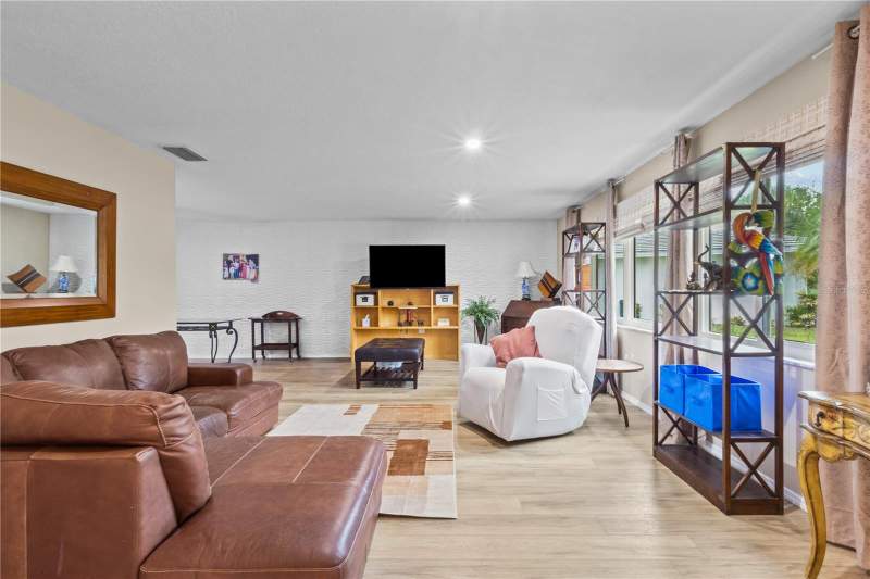 3 bedroom Single Family Residence at 3614 Pembrook Drive, Village Green Club Estates, Sarasota — photo 5