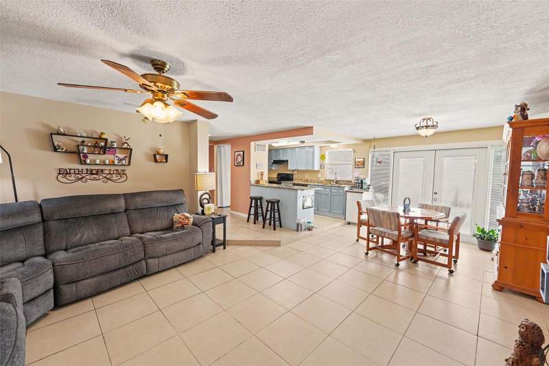 3 bedroom Single Family Residence at 9537 Crestview Street, Seminole Lake Village 2nd Add, Seminole — photo 3