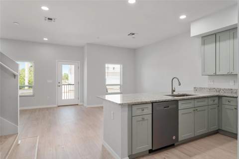 288 N Oak Avenue, Sanford FL - photo 8 of 42