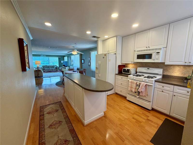 2 bedroom Condominium at 6025 Shore Boulevard #415, Town Shores Of Gulfport, Gulfport — photo 3
