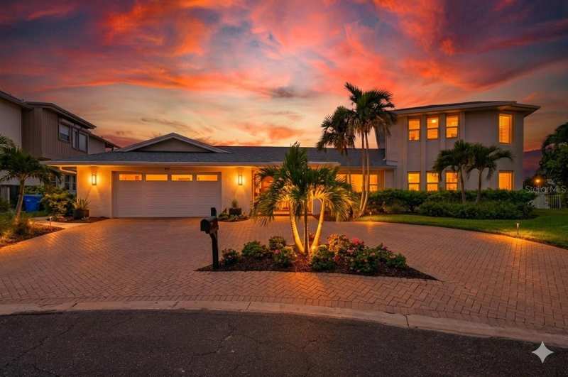 4 bedroom Single Family Residence at 812 Snug Island, Island Estates Of Clearwater Unit 7B, Clearwater Beach — photo 1