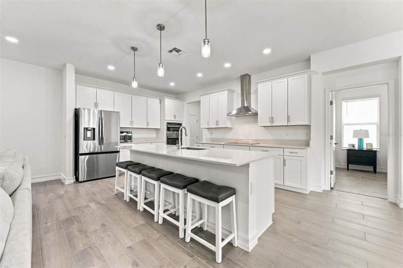 5 bedroom Single Family Residence at 18114 Serene Lake Loop, Lake Pearl, Lutz — photo 3