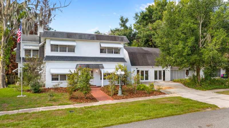 4 bedroom Single Family Residence at 127 E Laurel Avenue, Howey Emery Heights, Howey In The Hills — photo 1