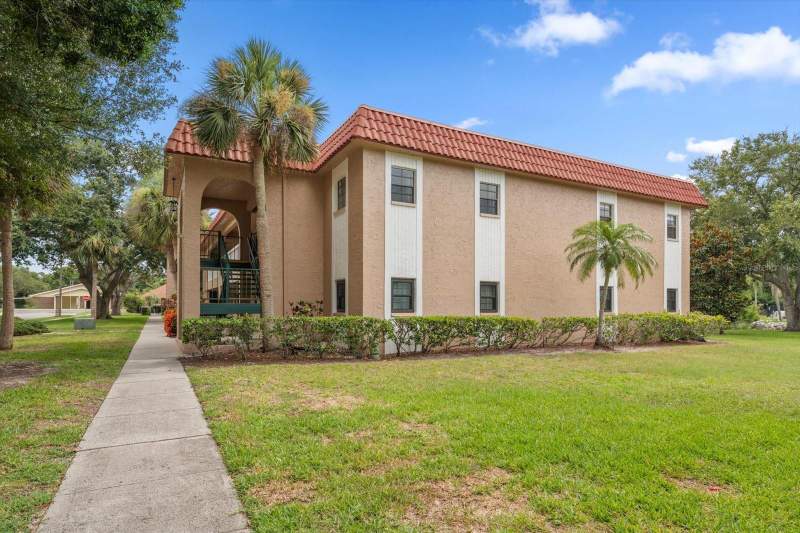 2 bedroom Condominium at 1750 Belleair Forest Drive #B8, Bel-Forest Manor Condo, Belleair — photo 3