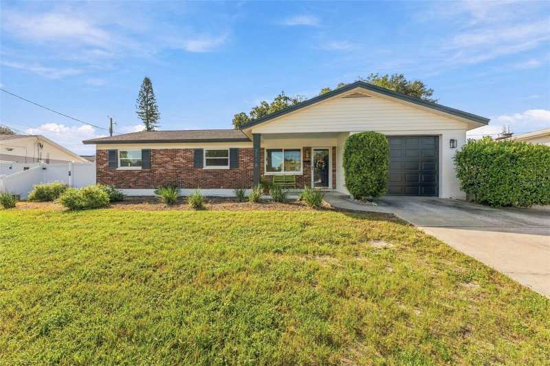 2 bedroom Single Family Residence at 2116 W Minnehaha Street, Tampa, Tampa — photo 1
