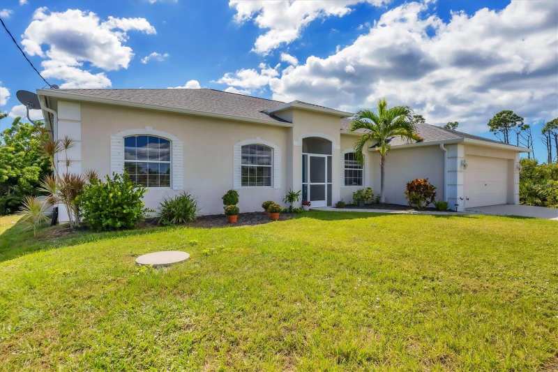 3 bedroom Single Family Residence at 11 Lateen Sail Drive, Rotonda Sands, Placida — photo 1