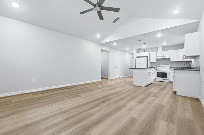 3 bedroom Single Family Residence at 2449 SE 10th Avenue, Oak The, Gainesville — photo 2