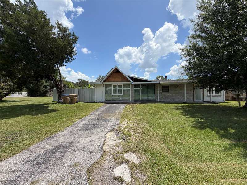 2 bedroom Single Family Residence at 1315 S Shore Drive, Replat New Eden Unit 15 Pb 1 Pg 343 Lots 127-133, St Cloud — photo 1