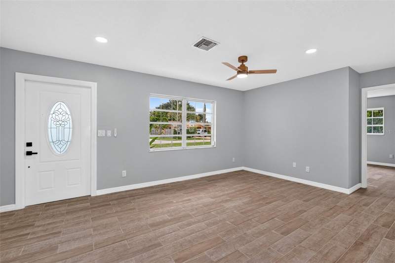 3 bedroom Single Family Residence at 1072 Olympia Road, South Venice, Venice — photo 3