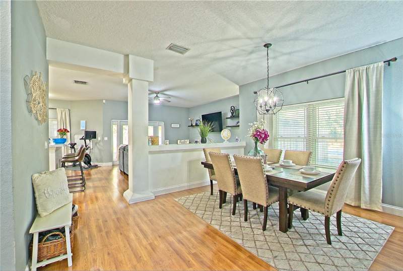 4 bedroom Single Family Residence at 131 Lisa Loop, The Oaks Sub, Winter Springs — photo 4