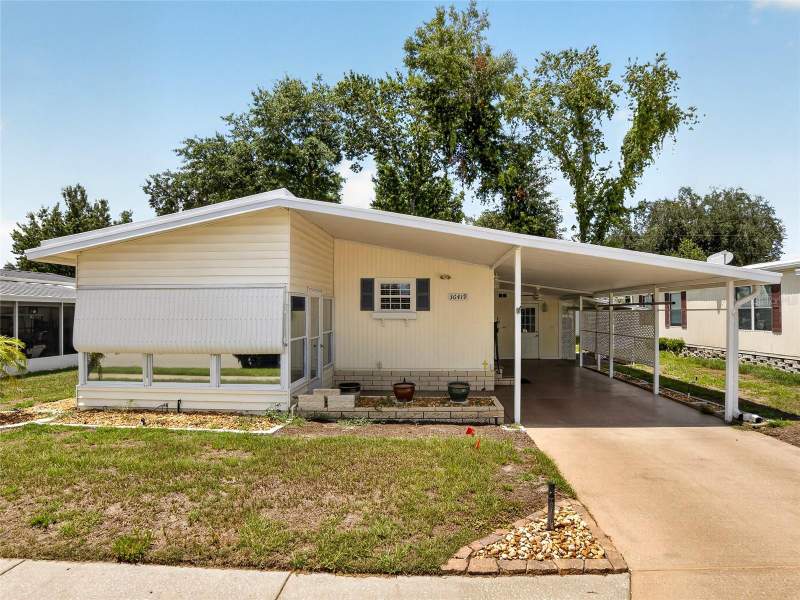 2 bedroom Manufactured Home at 36419 Bonney Drive, Oaks Royal, Zephyrhills — photo 2