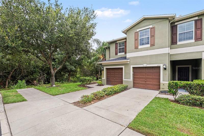 3 bedroom Townhouse at 2711 Isabella Valley Court, Lake Brandon Twnhms 114-A, Brandon — photo 4