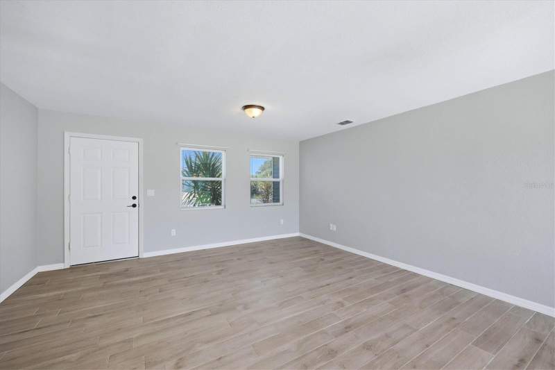 3 bedroom Single Family Residence at 10453 Reims Avenue, Port Charlotte Sec 062, Englewood — photo 4