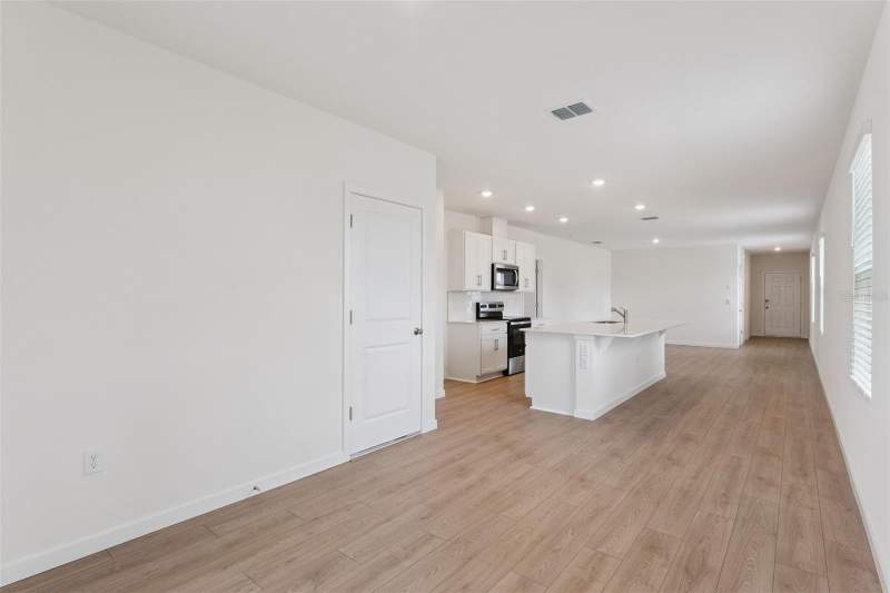 4 bedroom Single Family Residence at 5198 Blanket Flower Street, Crossroads At Kelly Park, Apopka — photo 5