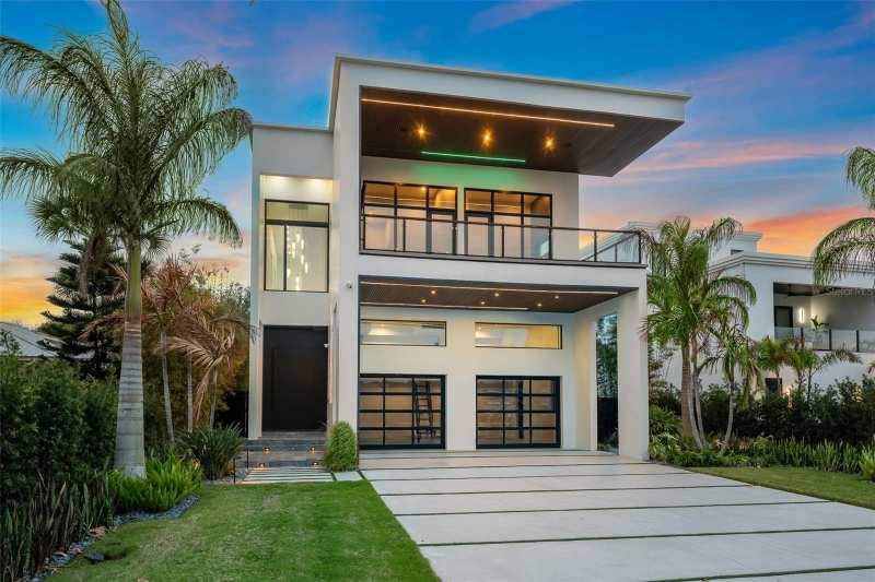 5 bedroom Single Family Residence at 1194 N Peninsula Avenue, New Smyrna Bridge & Inv Co 01, New Smyrna Beach — photo 1