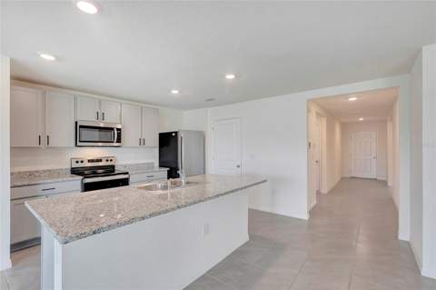 810 Ace Outlaw Avenue, Ruskin FL - photo 11 of 39