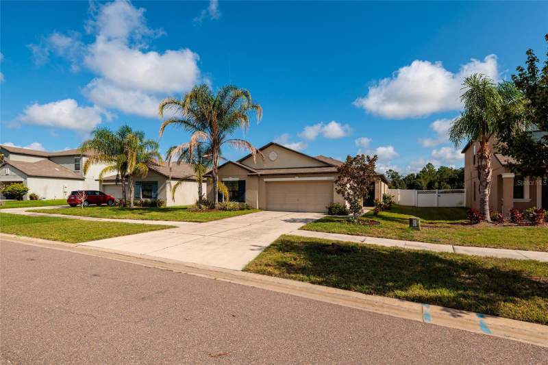 4 bedroom Single Family Residence at 36077 Stable Wilk Avenue, Silverado Ranch Sub, Zephyrhills — photo 5