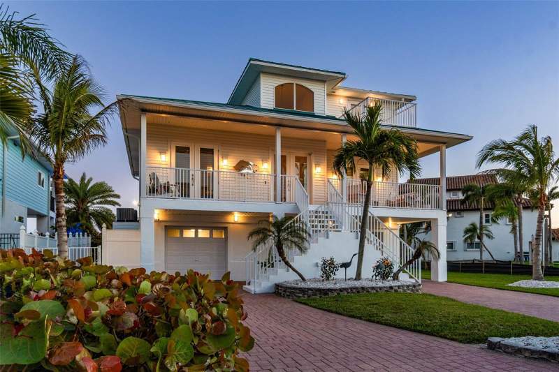 4 bedroom Single Family Residence at 874 Bay Point Drive, Bay Point Estates 2nd Add, Madeira Beach — photo 2