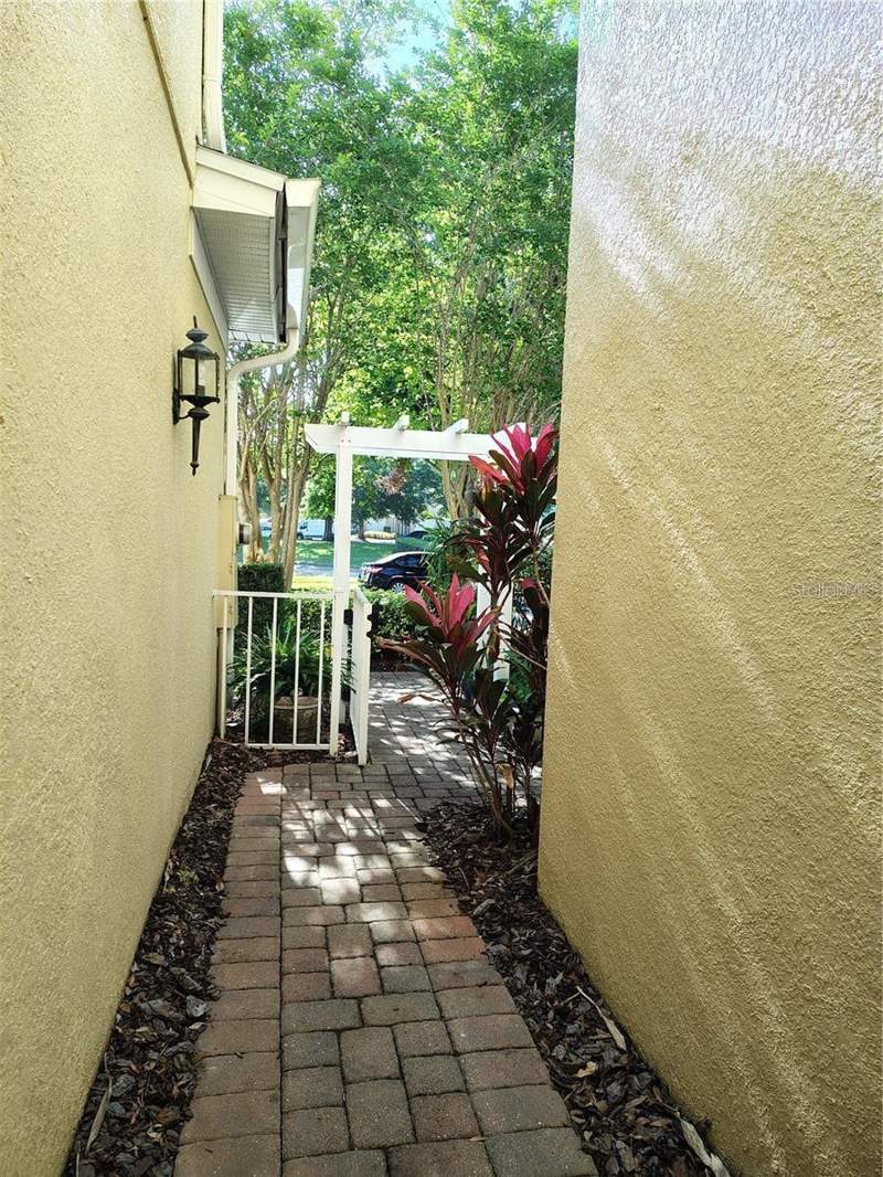3 bedroom Townhouse at 6043 STRADA ISLE WAY, VILLA CAPRI/METROWEST, ORLANDO — photo 4