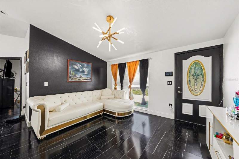 3 bedroom Single Family Residence at 10119 Chimney Hill Court, Timberlane Sub Unit 3A, Tampa — photo 3