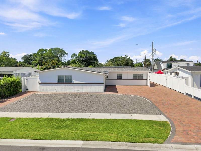 6 bedroom Single Family Residence at 6033 AMBASSADOR DRIVE, TOWNN COUNTRY PARK UN 07, TAMPA — photo 4