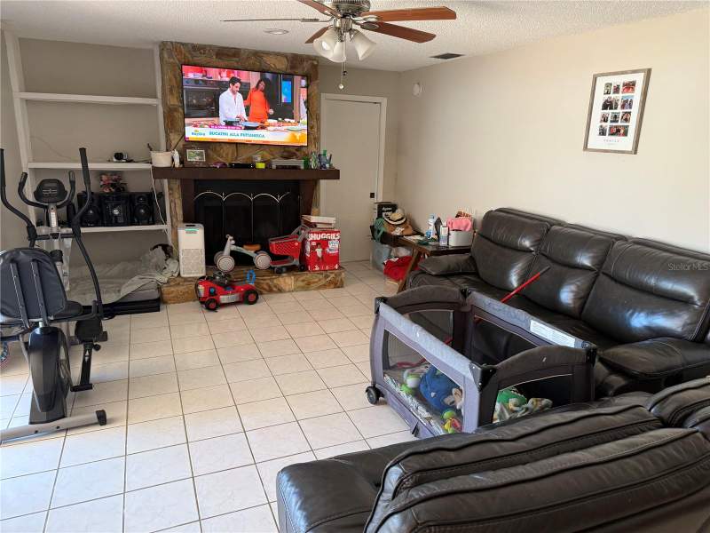 4 bedroom Single Family Residence at 16307 E Course Drive, Northdale Golf Clb Sec D Un 3, Tampa — photo 4