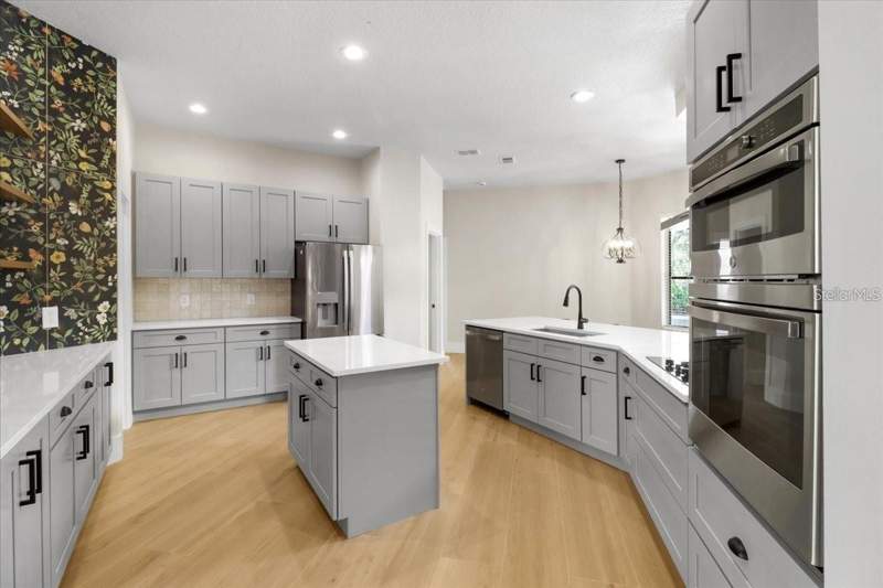 5 bedroom Single Family Residence at 14024 CHERRY BUSH COURT, WATERFORD CHASE, ORLANDO — photo 2