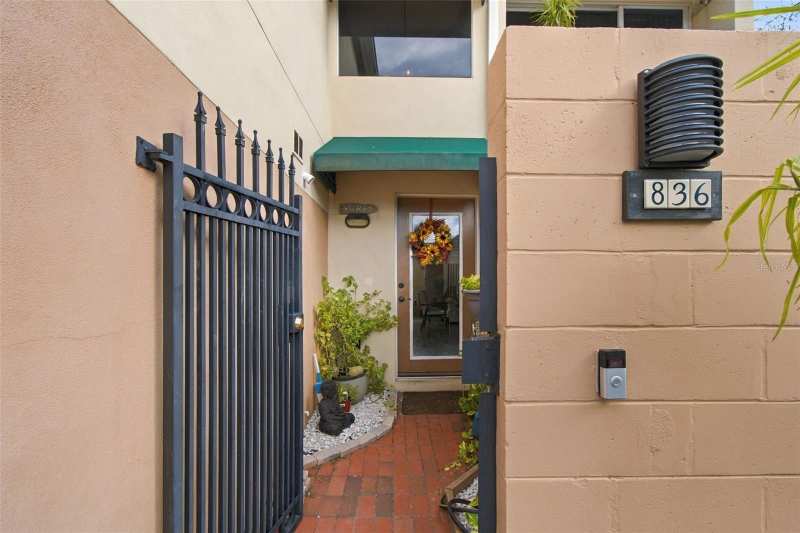2 bedroom Townhouse at 836 Padua Lane, Mediterranean Village In The Park, Clearwater — photo 1