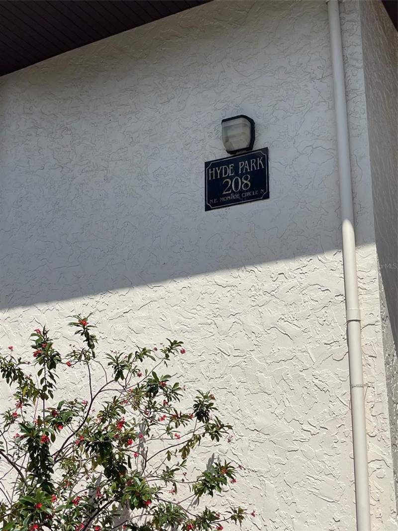 2 bedroom Condominium at 208 NE MONROE CIRCLE #307, COVINGTON COURT HYDE PARK CONDO, ST PETERSBURG — photo 2