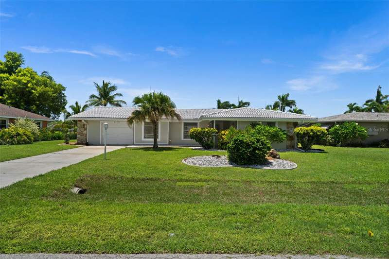 3 bedroom Single Family Residence at 4102 SE 1st Place, Cape Coral, Cape Coral — photo 4