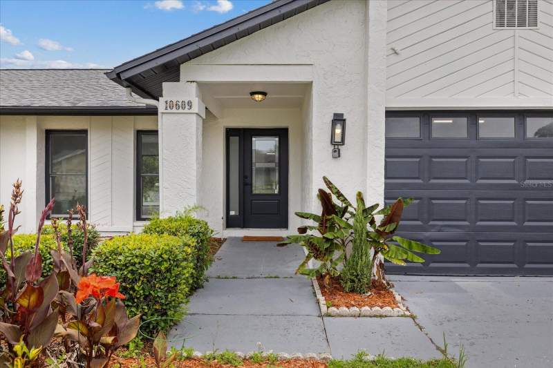 4 bedroom Single Family Residence at 10609 Out Island Drive, Bay Port Colony Ph III Un 1, Tampa — photo 2