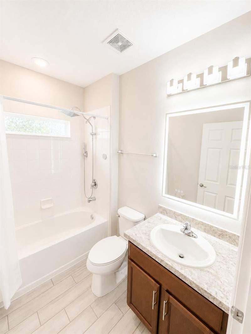 5 bedroom Single Family Residence at 352 Blue Lake Circle, Fieldstone At Cypress Woods West, Kissimmee — photo 5