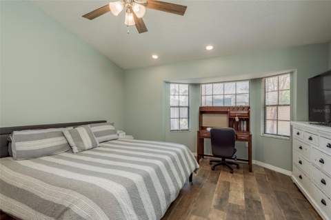 10429 La Mirage Court, Tampa FL - photo 17 of 44