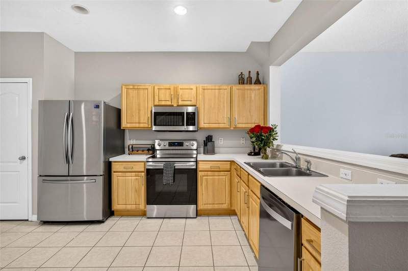 3 bedroom Townhouse at 26624 Chimney Spire Lane, Bay/Cypress Crk, Wesley Chapel — photo 4
