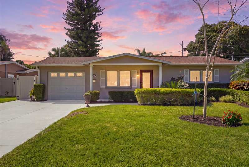 2 bedroom Single Family Residence at 8430 7th Street, Rio Vista, St Petersburg — photo 1