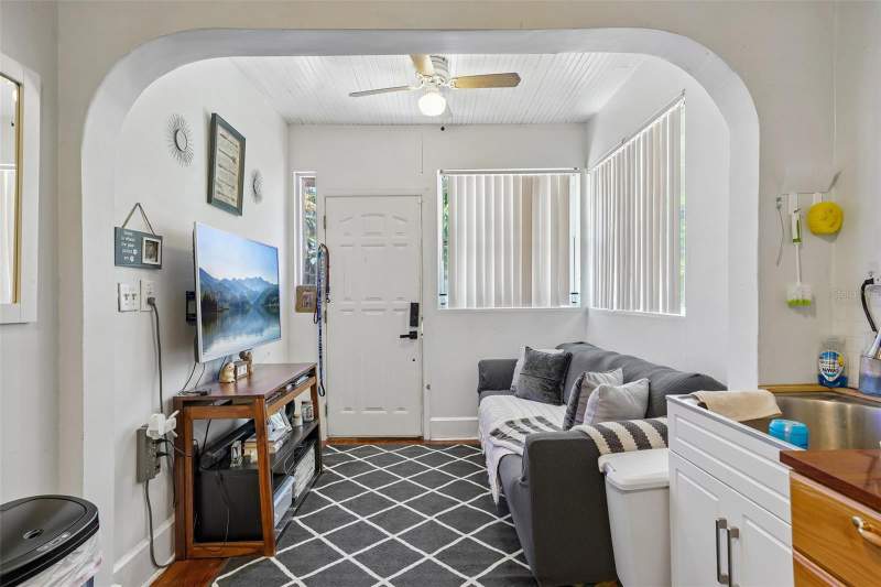 4 bedroom Single Family Residence at 1028 8th Avenue, Oak Villa Sub, St Petersburg — photo 5