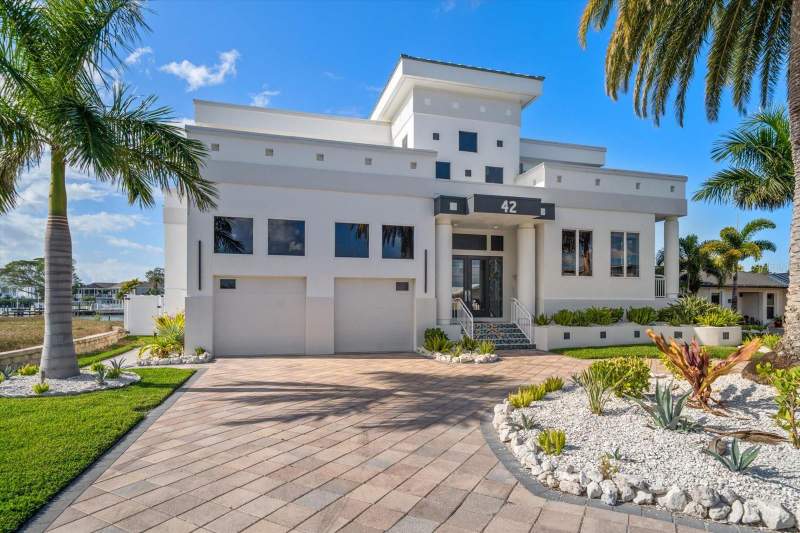 4 bedroom Single Family Residence at 42 Midway Island, Island Estates Of Clearwater, Clearwater Beach — photo 2