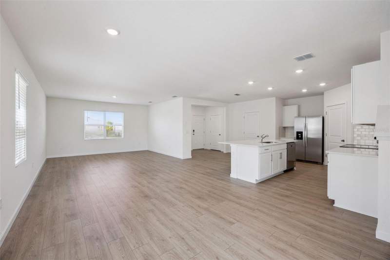 4 bedroom Single Family Residence at 5249 Marshelder Street, Crossroads At Kelly Park, Apopka — photo 4