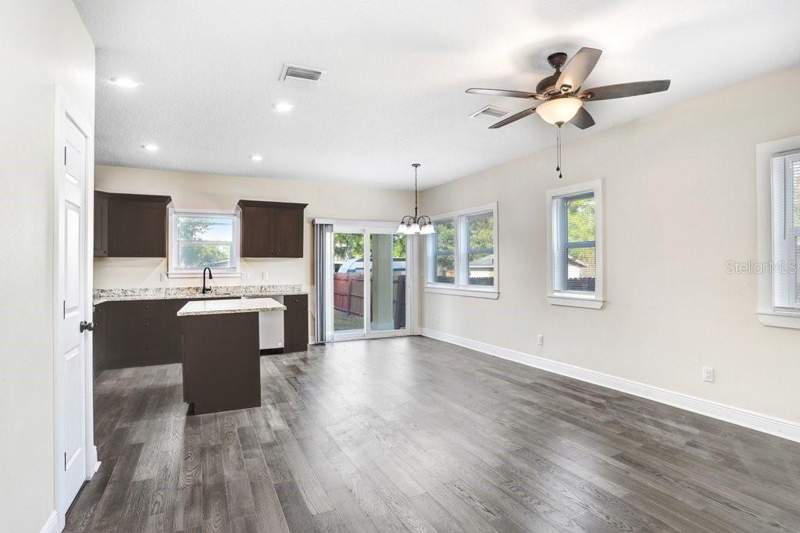 3 bedroom Townhouse at 4209 W Woodlawn Avenue #A, Drew Park Re Of, Tampa — photo 5