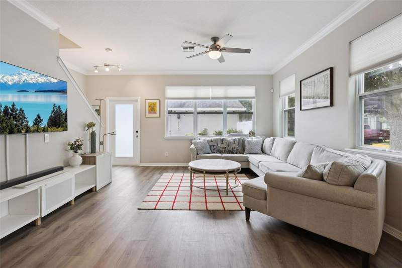 3 bedroom Townhouse at 12303 Langstaff Drive, Lakes/Windermere Lake Reams Twnh, Windermere — photo 4