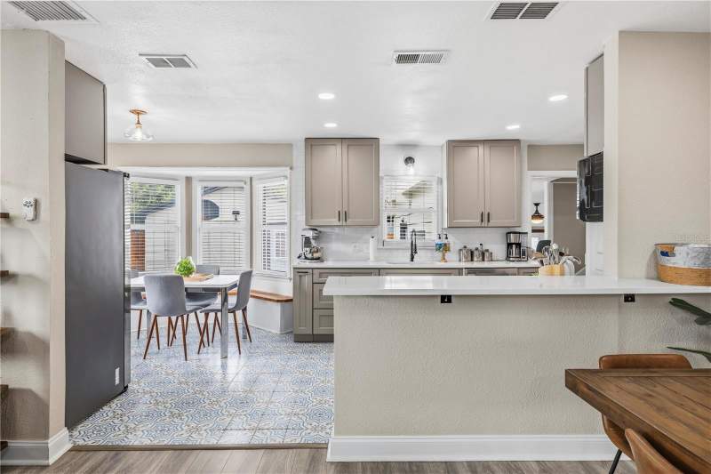 5 bedroom Single Family Residence at 1468 Druid Road, Breeze Hill, Clearwater — photo 4